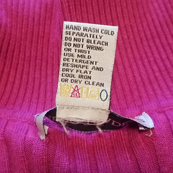 2 Pieces: Suede Jacket & Sleeveless Turtleneck - Picture 10 of 10